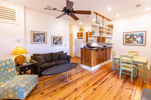 Hibiscus Coffee & Guesthouse - image 5