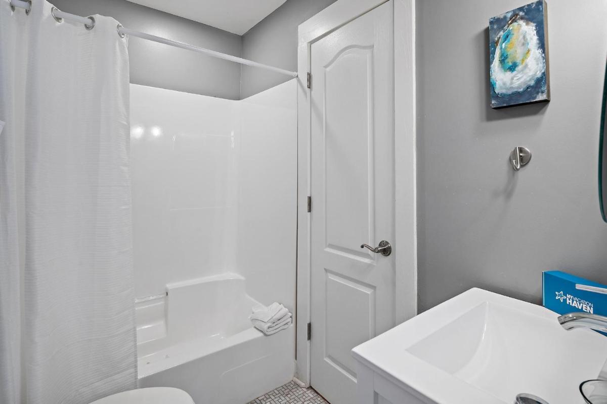 Mermaids and Magnolias(S)- 30A- 218 Bramble St-3BR 3BA+Loft (8) - image 7