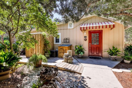 Sunshine Cottage - image 10