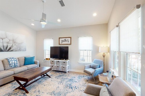You & Me Family Beach Cottage - image 10