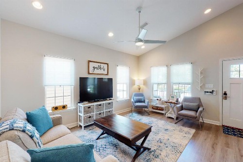 You & Me Family Beach Cottage - image 11