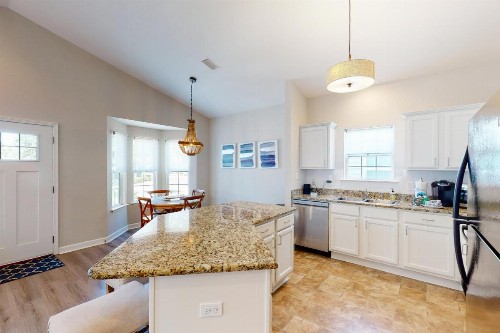 You & Me Family Beach Cottage - image 12