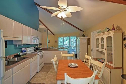 Santa Rosa Beach Bungalow 5 Mi to the Gulf Shore! - image 11