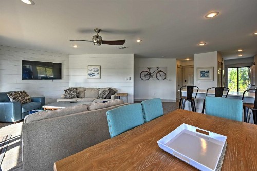 Cozy Seagrove Beach Condo with Pool Hot Tub and BBQs! - image 4