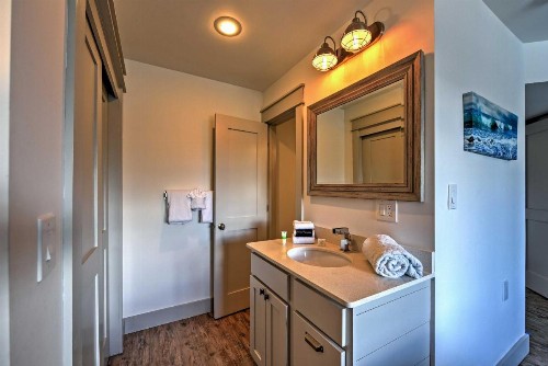 Cozy Seagrove Beach Condo with Pool Hot Tub and BBQs! - image 9