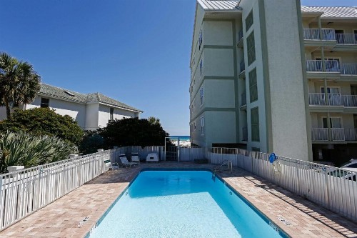 Sunny Seagrove Beach Escape with Pool Access and Views - image 4