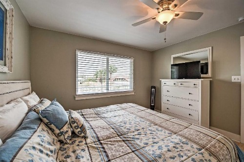 Sunny Seagrove Beach Escape with Pool Access and Views - image 9