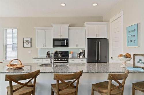 BOHO Retreat - Clean Beauitfully Decorated and Great Community Pool! - image 4