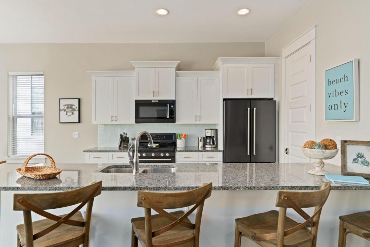 BOHO Retreat - Clean Beauitfully Decorated and Great Community Pool! - image 4