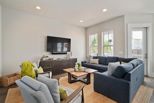 BOHO Retreat - Clean Beauitfully Decorated and Great Community Pool! - image 7