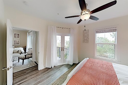 Hidden Lakes Gem - Balcony & Pool - Walk to Beach condo - image 11