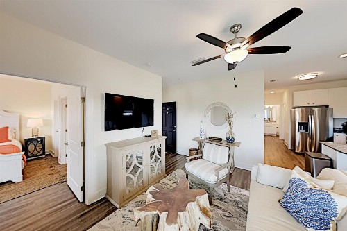 Hidden Lakes Gem - Balcony & Pool - Walk to Beach condo - image 3
