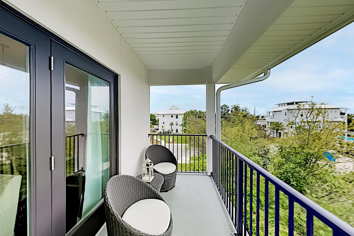 Hidden Lakes Gem - Balcony & Pool - Walk to Beach condo - image 6