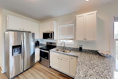 Hidden Lakes Gem - Balcony & Pool - Walk to Beach condo - image 8