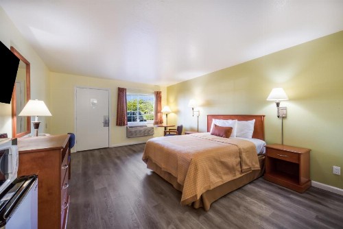 Americas Best Value Inn Santa Rosa - image 10