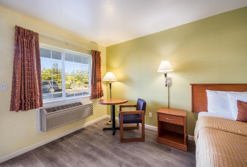 Americas Best Value Inn Santa Rosa - image 11