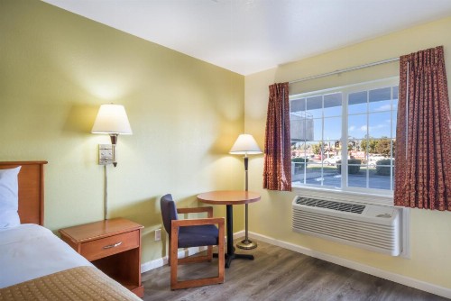 Americas Best Value Inn Santa Rosa - image 13