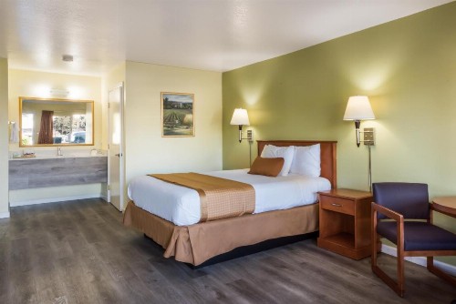 Americas Best Value Inn Santa Rosa - image 15