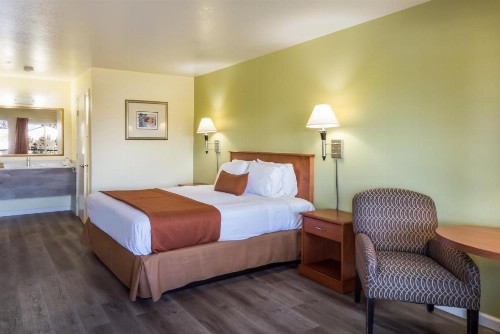 Americas Best Value Inn Santa Rosa - image 17