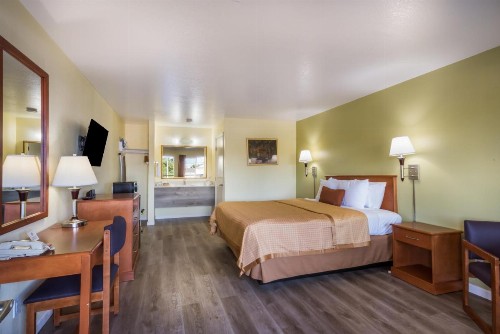 Americas Best Value Inn Santa Rosa - image 21