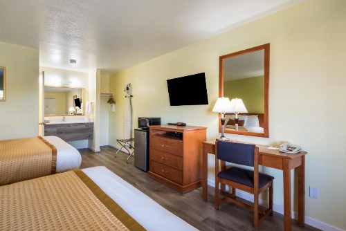 Americas Best Value Inn Santa Rosa - image 24