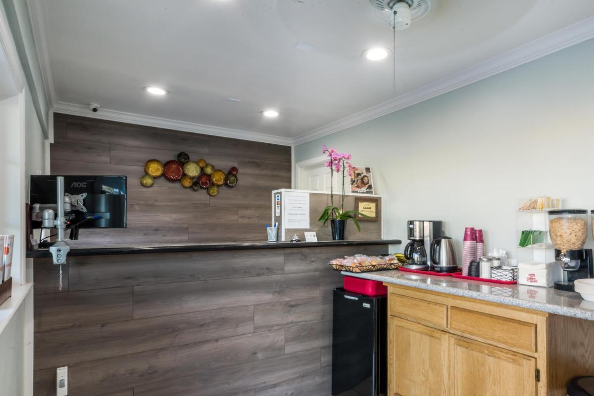 Americas Best Value Inn Santa Rosa - image 3