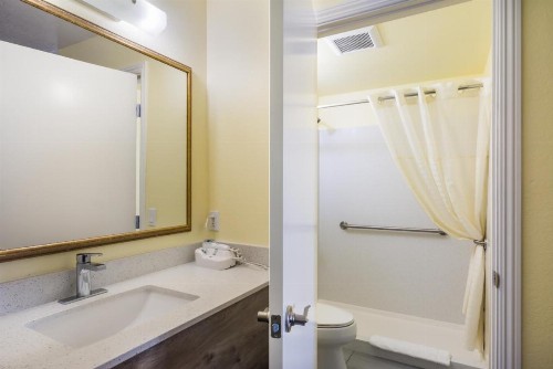 Americas Best Value Inn Santa Rosa - image 30