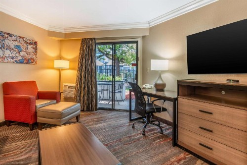 Best Western Plus Wine Country Inn & Suites - image 10