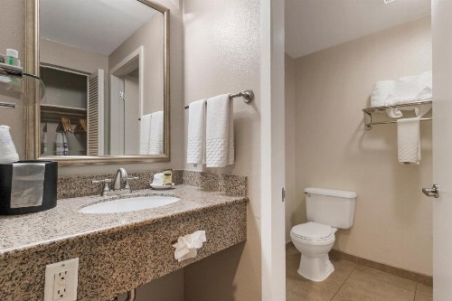 Best Western Plus Wine Country Inn & Suites - image 31