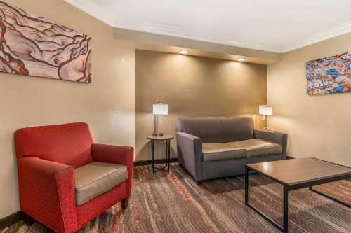 Best Western Plus Wine Country Inn & Suites - image 39
