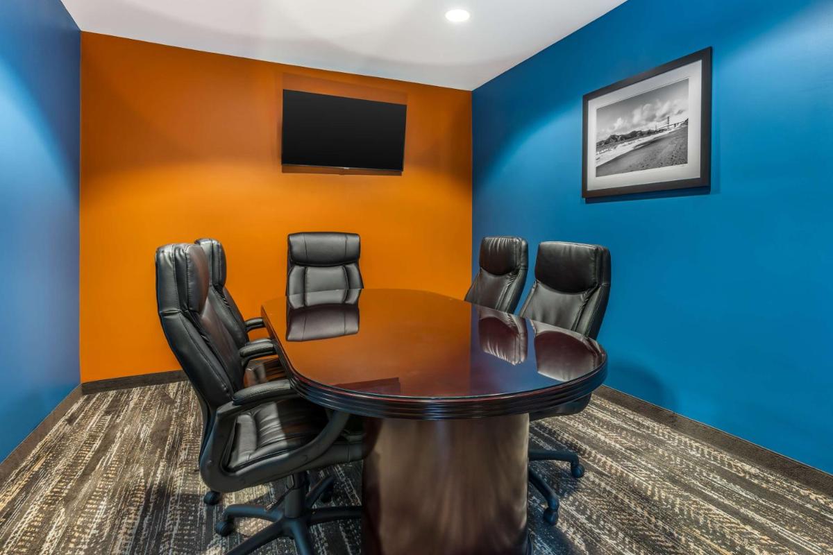 Best Western Plus Wine Country Inn & Suites - image 4