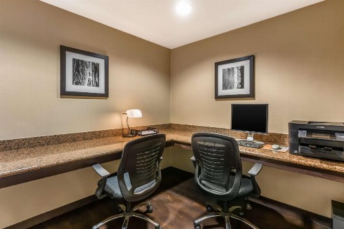 Best Western Plus Wine Country Inn & Suites - image 41