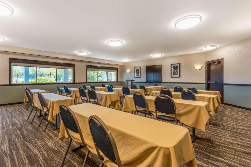 Best Western Plus Wine Country Inn & Suites - image 47