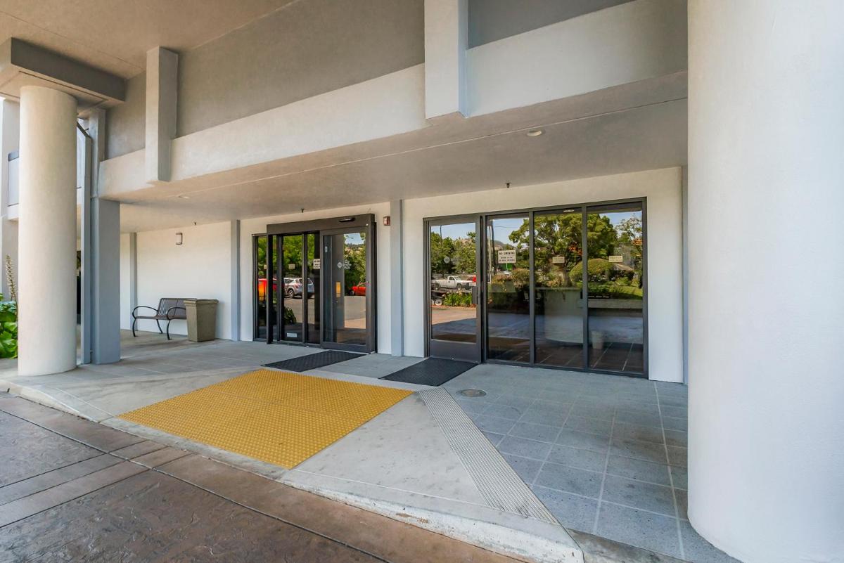 Best Western Plus Wine Country Inn & Suites - image 6