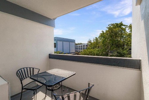 Best Western Plus Wine Country Inn & Suites - image 9