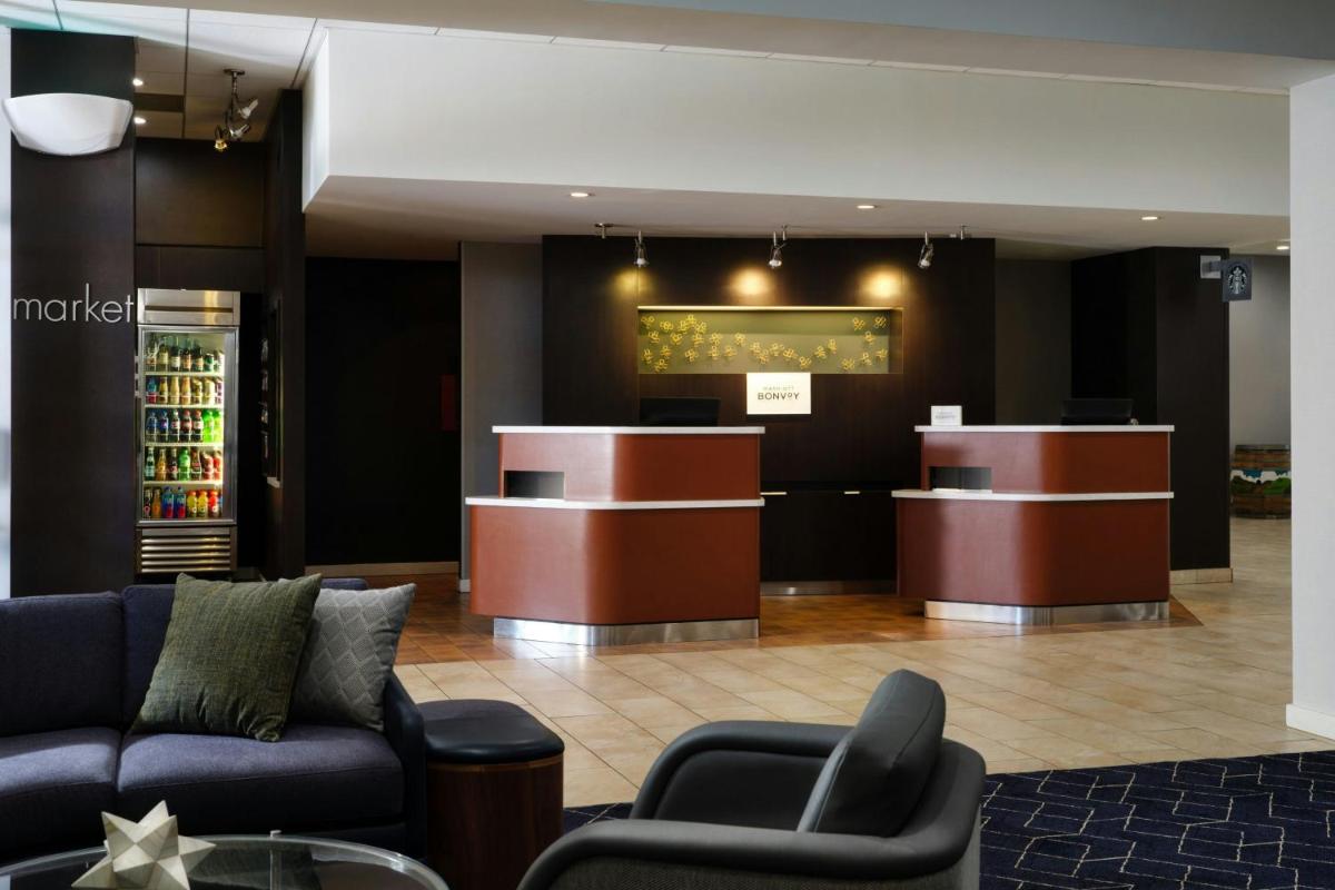 Courtyard by Marriott Santa Rosa - image 2