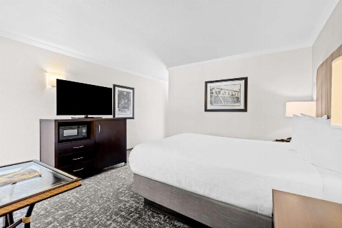 Best Western Garden Inn - image 30