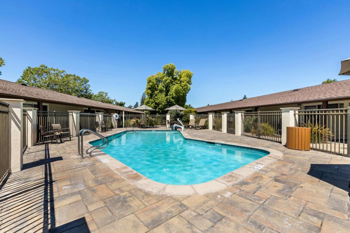 Best Western Garden Inn - image 5