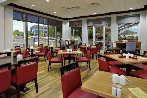 Hilton Garden Inn Sonoma County Airport - image 20