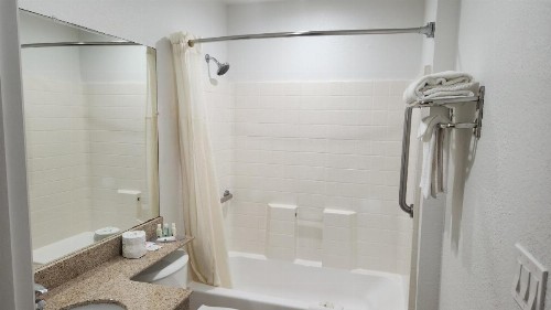 Quality Inn & Suites Santa Rosa - image 20