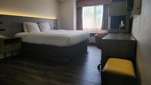 Quality Inn & Suites Santa Rosa - image 24