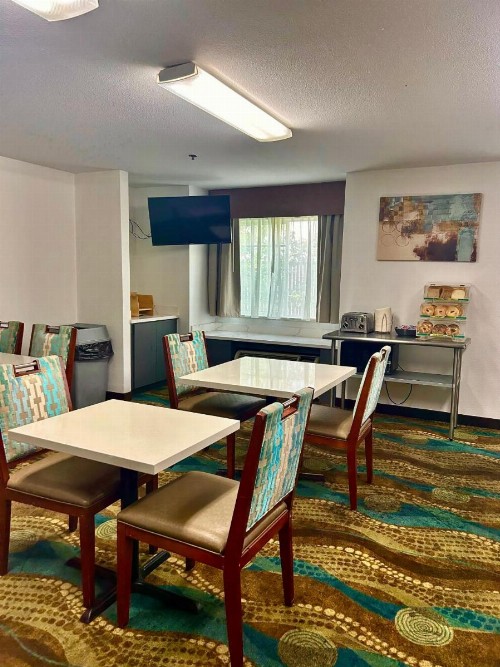 Quality Inn & Suites Santa Rosa - image 38