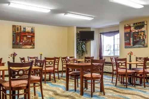 Quality Inn & Suites Santa Rosa - image 4