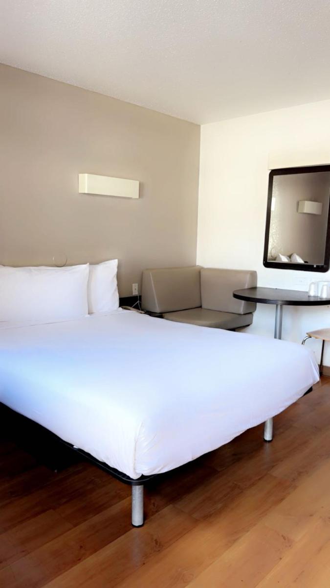 Motel 6-Santa Rosa CA - South - image 2