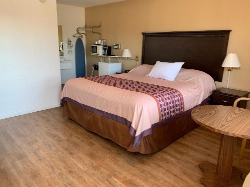 Redwood Inn - image 12
