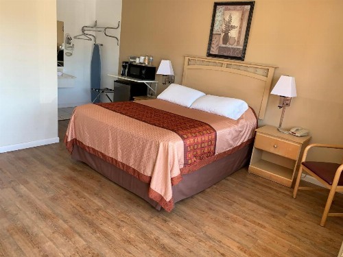 Redwood Inn - image 14