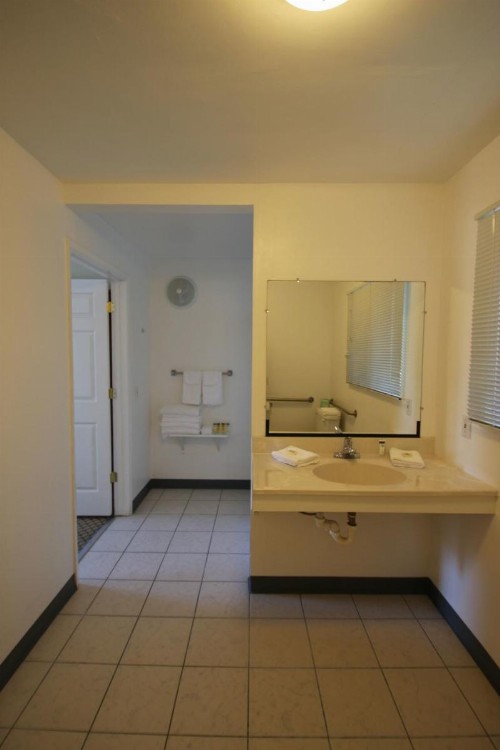 Redwood Inn - image 19