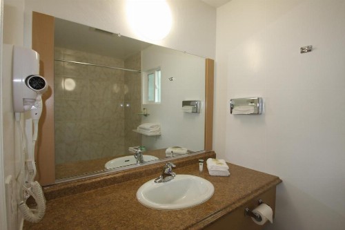 Redwood Inn - image 20