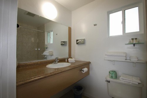 Redwood Inn - image 21