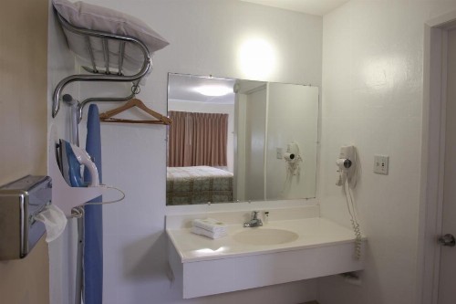 Redwood Inn - image 23